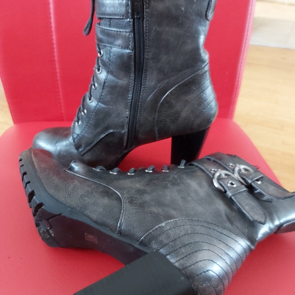 Boots - Picture 2 of 3